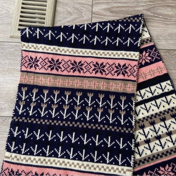 G Fashion Textured Knitted Snowflake Moose Pattern Scarf - Picture 4 of 13